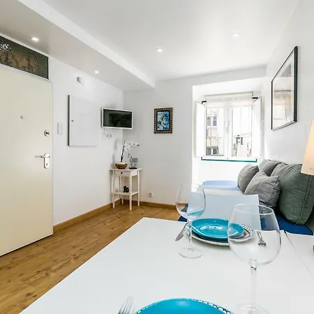 Town Center Apartment *